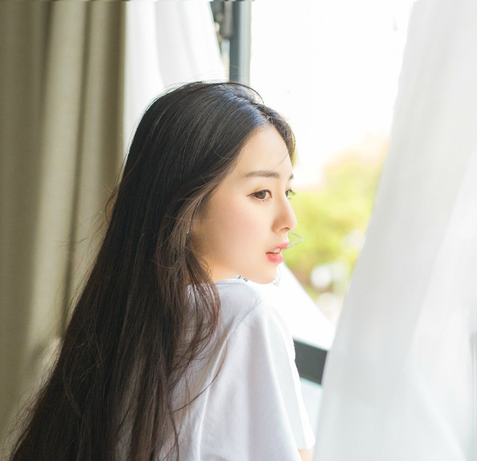 我愿意在父亲母亲丈夫的生命圆环里做最后离世的一个，如果我先去了，而将这份我已尝过的苦杯留给世上的父母，那么我是死不瞑目的，因为我已明白了爱，而我的爱有多深，我的牵挂和不舍便有多长。——三毛《梦里花落知多少》